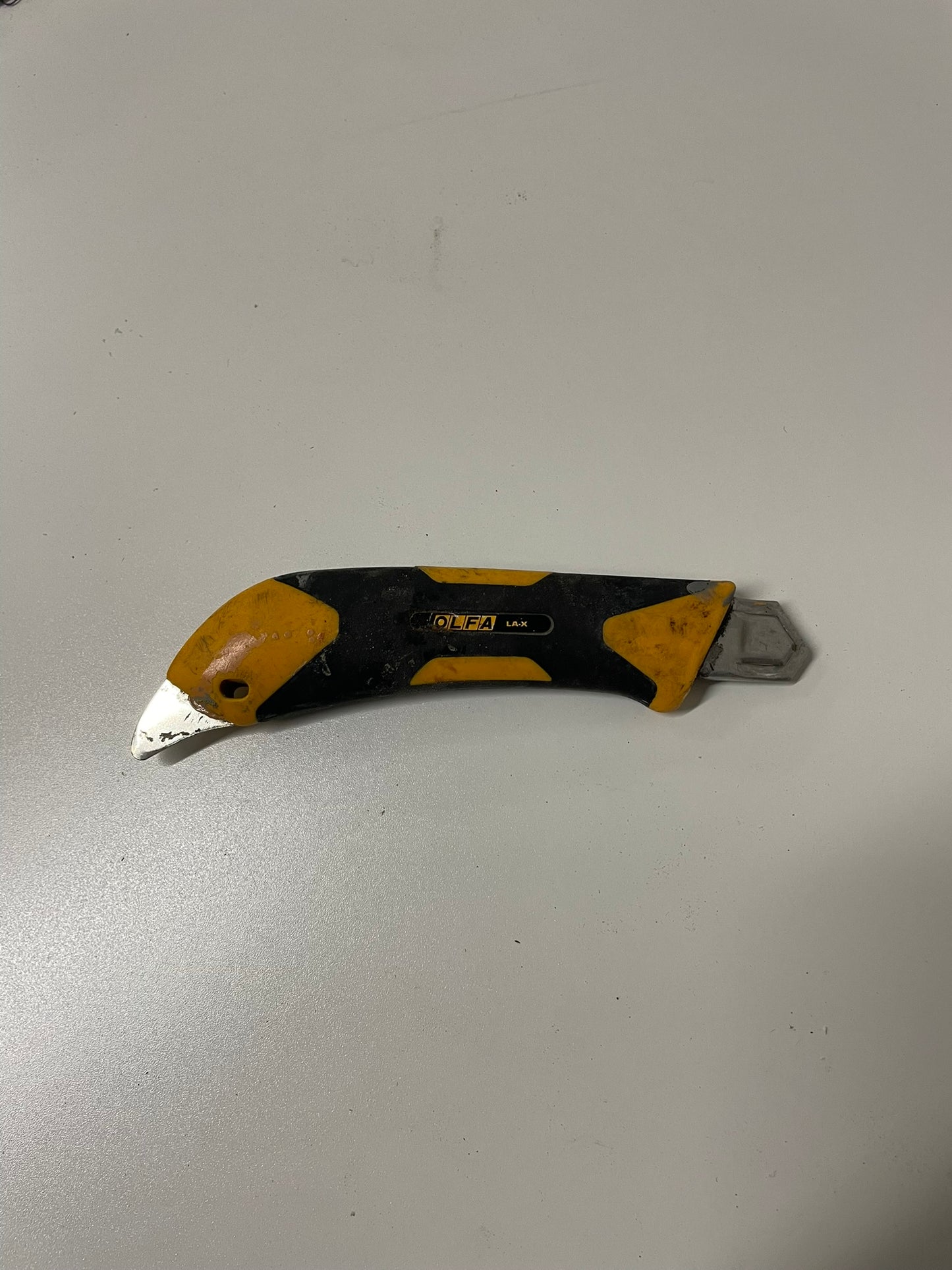 OLFA 1072198 LA-X 18mm Fiberglass Rubber Grip Heavy-Duty Utility Knife (New Version) 18mm