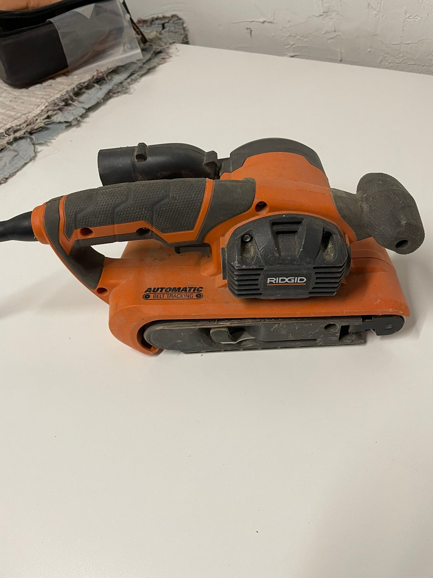 RIDGID 6.5 Amp Corded 3 in.W x 18 in.L Heavy-Duty Variable Speed Belt Sander with AIRGUARD Technology