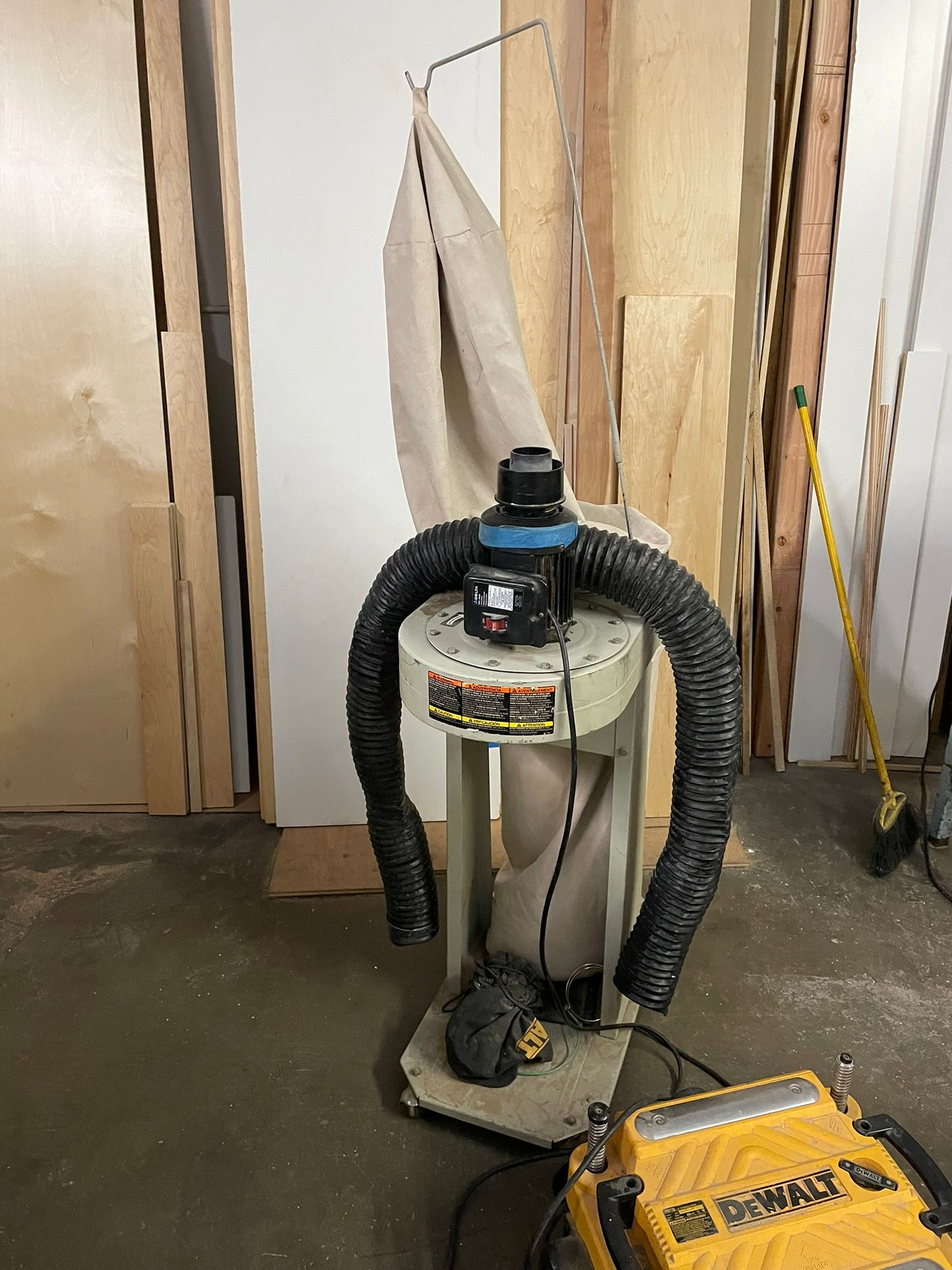 Delta 1 HP Induction Motor 750 CFM Dust Collection System